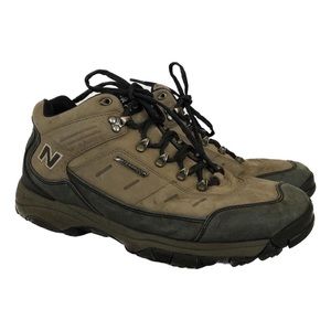 the craziest vintage early 2000s New Balance hiking shoes 🐻